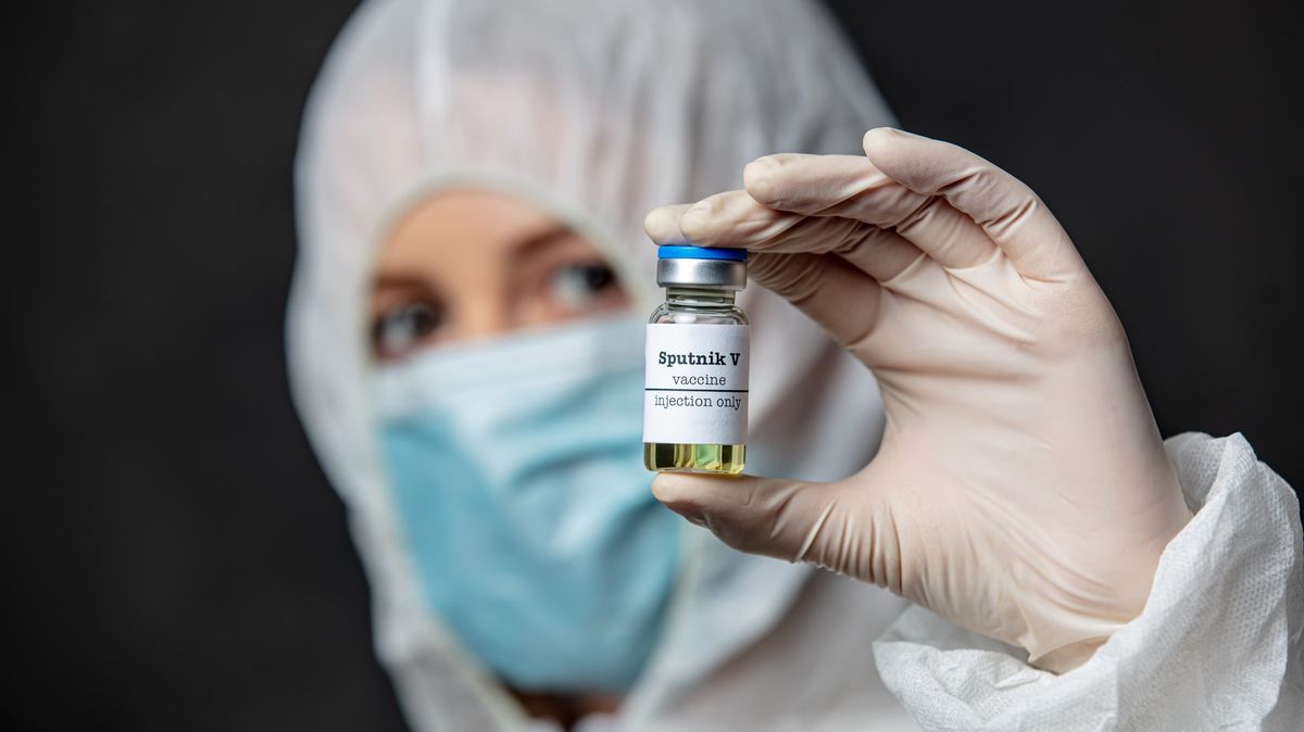 Ruskou nebo čínskou vakcínu si píchnu, až uvidím data, říká poradce EMA